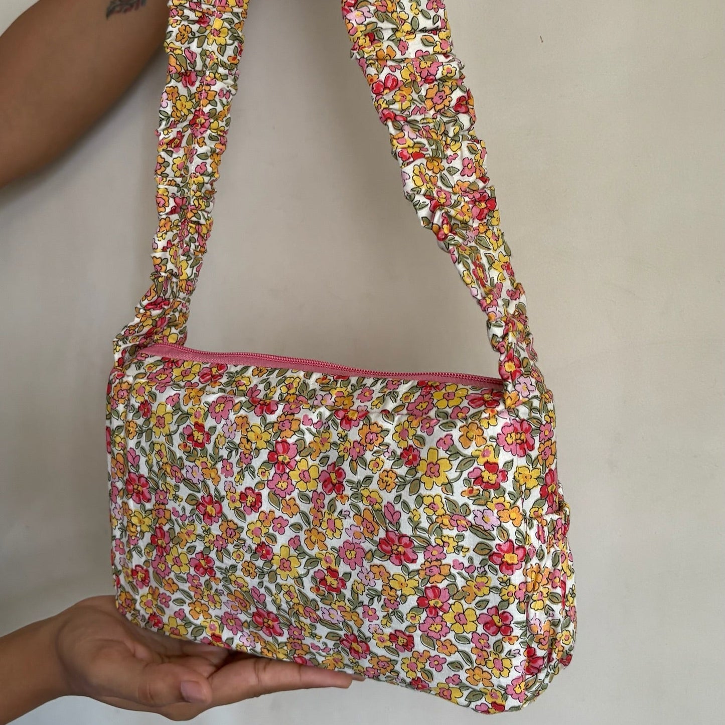 KHWABB RUFFLE STARP BAG