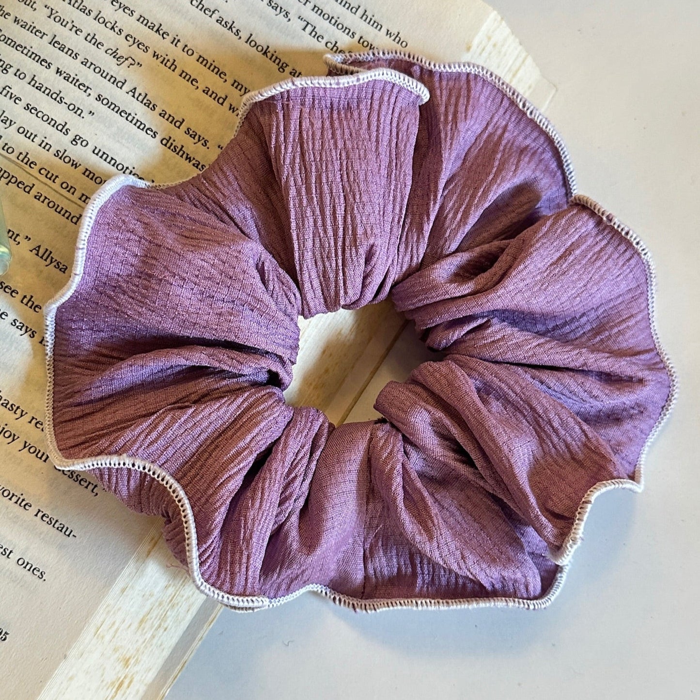 VINTAGE VIOLET LINEN SCRUNCHIE